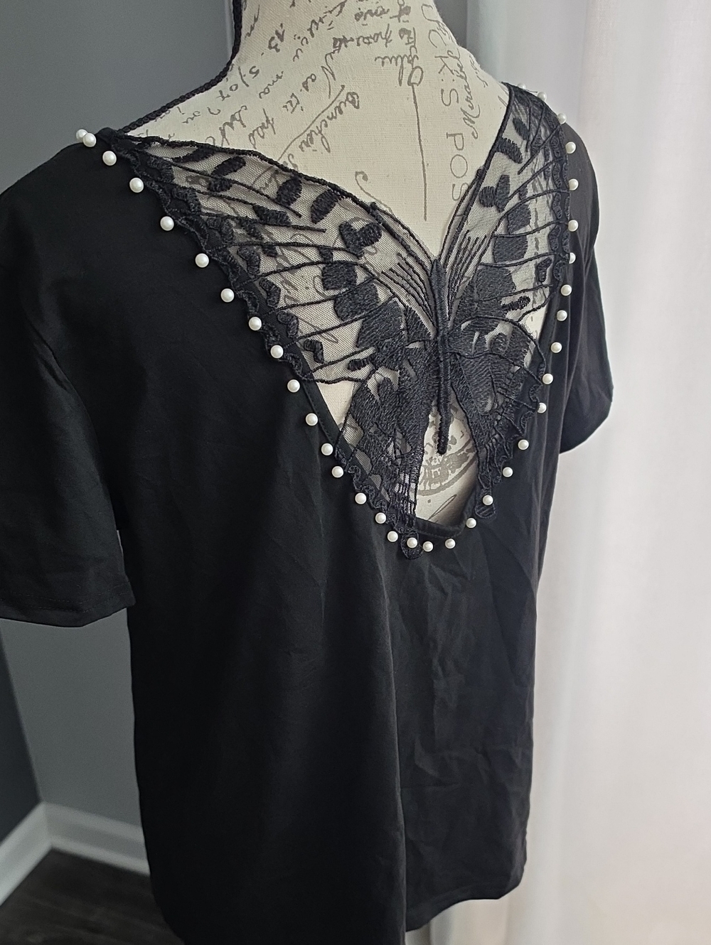 ๐ฆ Women's Black Lace Butterfly Back Pearl Trim Tee ๐ฆ